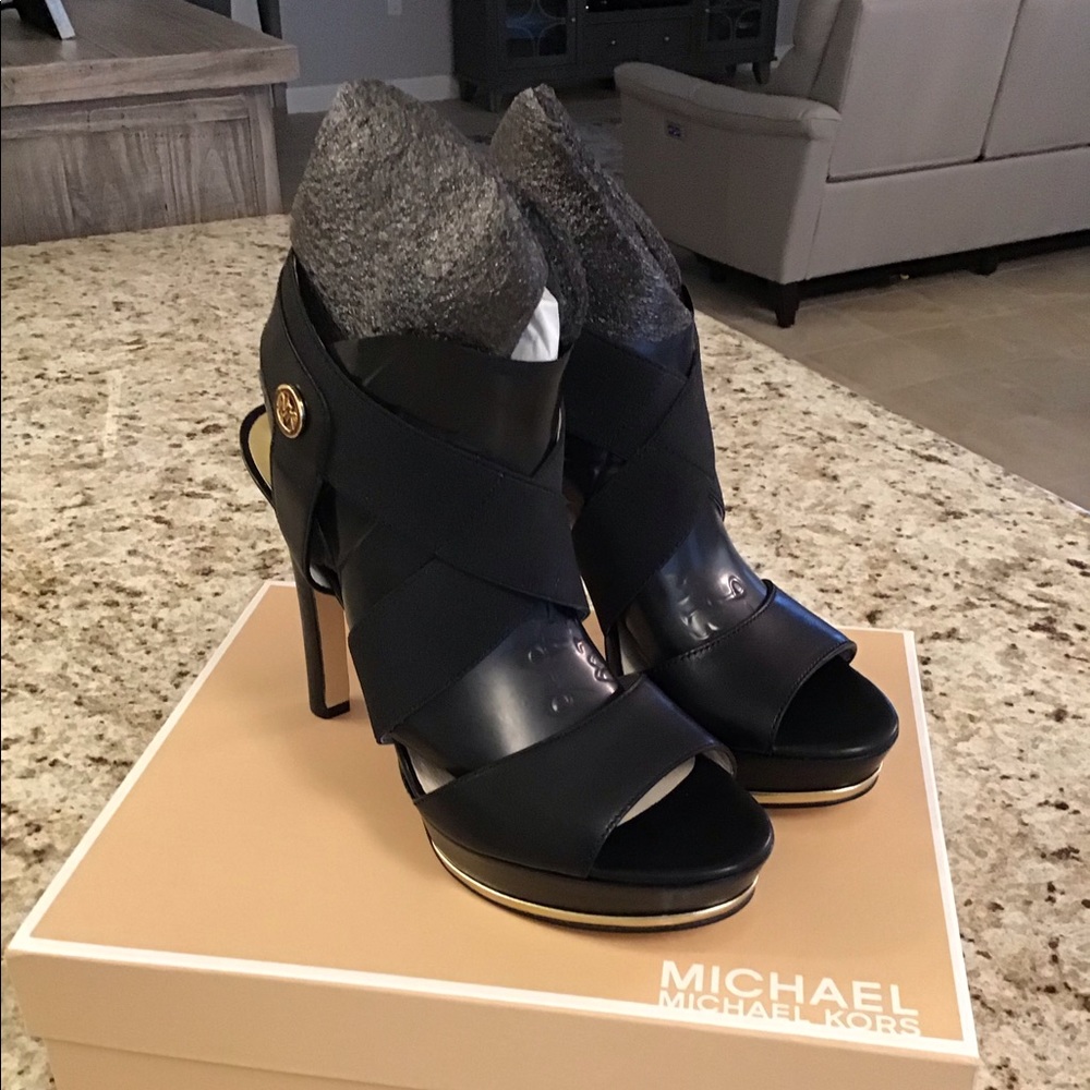 NWT Michael Kors Black Meadows Platform Shoes